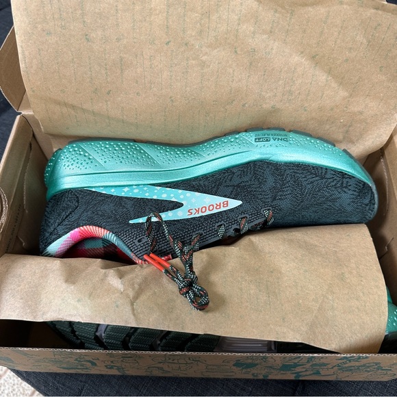 NIB Brooks Run Merry Shoes - Size 10 - Ghost 16 - Picture 2 of 16